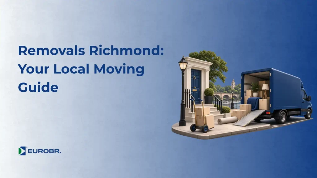 Imagem de banner azul com a frase “Removals Richmond: Your Local Moving Guide” ao lado de um caminhão de mudanças azul e várias caixas sobre uma plataforma, com elementos de casa e jardim ao fundo, e logotipo “EUROBR.”